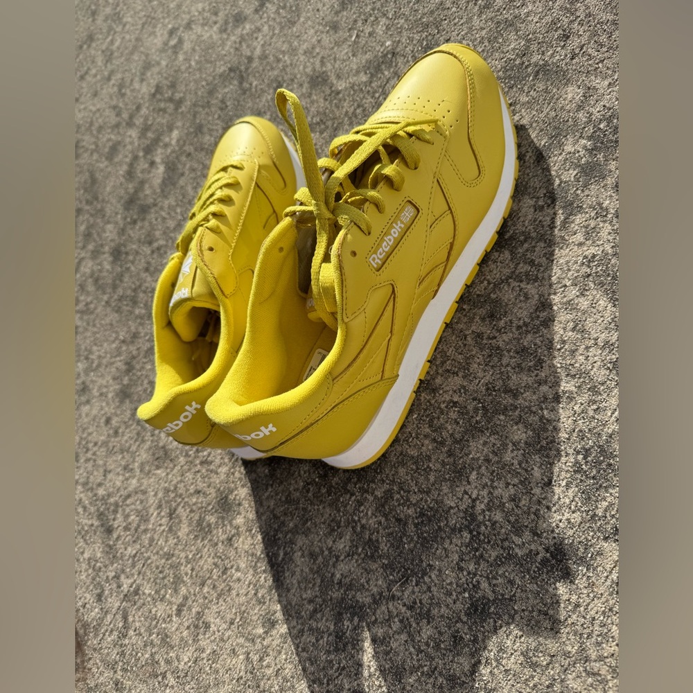 REEBOK CLASSIC!! BRAND NEW!! BRIGHT YELLOW!!